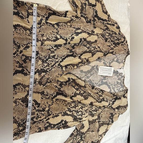 H&M Maxi Dress in Cream and Gray ๐๐๐ - Picture 5 of 12